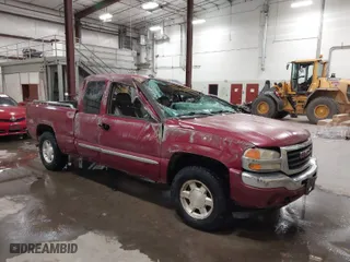 2005 GMC Sierra 1500 SLE1 with VIN 2GTEK19B551288460, listed as a IAAI auction lot 41543395 with 303,314 mi miles. Bid and sale history available at carsss.com. Image 1.