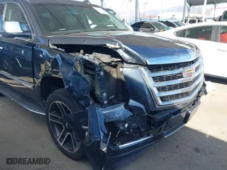 2019 Cadillac Escalade with VIN 1GYS3AKJ8KR255600, listed as a IAAI auction lot 41712803 with 40,507 mi miles. Bid and sale history available at carsss.com. Image 6.