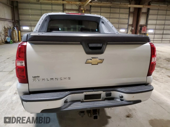 2010 Chevrolet Avalanche LS z VIN 3GNVKEE09AG272010, wystawiony jako Copart lot #52008485 z przebiegiem 152 496 mil mil oraz Szkoda całkowita • Salvage title. Historia ofert i sprzedaży dostępna na DreamBid. Obrazek 6.