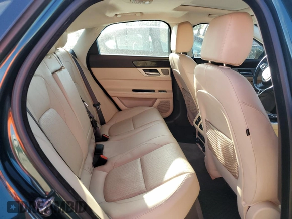 2017 Jaguar XF 35t Prestige with VIN SAJBE4BV1HCY30847, listed as a Copart auction lot 78914324 with 33,592 mi miles and Salvage Title. Bid and sale history available at carsss.com. Image 10.