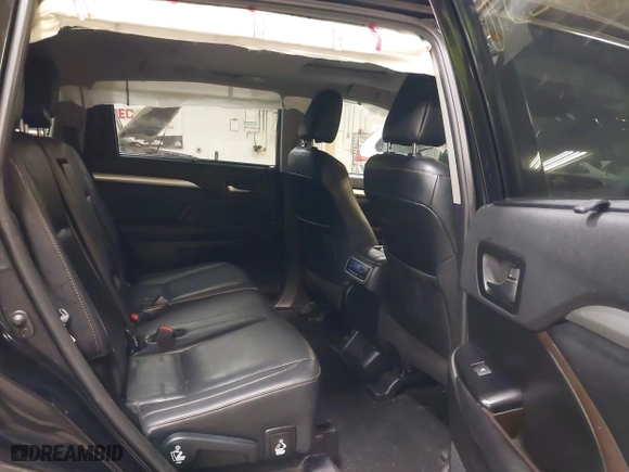 2019 Toyota Highlander SE with VIN 5TDJZRFH0KS706882, listed as a IAAI auction lot 41796238 with 104,009 mi miles. Bid and sale history available at carsss.com. Image 8.