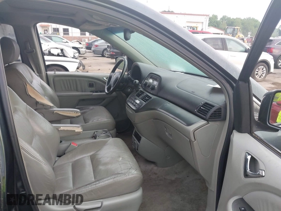 2006 Honda Odyssey TOURING with VIN 5FNRL38816B057196, listed as a IAAI auction lot 42106856 with 186,566 mi miles. Bid and sale history available at carsss.com. Image 5.