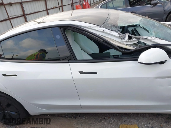 2024 Tesla Model 3 z VIN 5YJ3E1EA7RF866167, wystawiony jako IAAI lot #41785785 z przebiegiem 4 607 mil mil oraz . Historia ofert i sprzedaży dostępna na DreamBid. Obrazek 13.