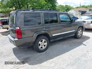 2006 Jeep Commander z VIN 1J8HG48N56C367000, wystawiony jako IAAI lot #42335356 z przebiegiem 223 515 mil mil oraz . Historia ofert i sprzedaży dostępna na DreamBid. Obrazek 4.
