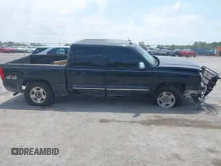 2005 Chevrolet Silverado 1500 LT with VIN 2GCEK13T351266474, listed as a IAAI auction lot 42098149 with 225,667 mi miles and . Bid and sale history available at DreamBid. Image 13.