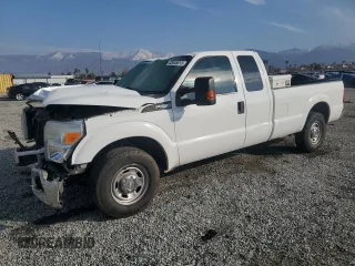 2015 Ford F-250 XLT z VIN 1FT7X2A65FEA41700, wystawiony jako Copart lot #42645615 z przebiegiem 172 430 mil mil oraz Szkoda całkowita • Salvage title. Historia ofert i sprzedaży dostępna na DreamBid. Obrazek 1.