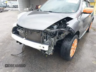 2015 Nissan Juke SL z VIN JN8AF5MV4FT550917, wystawiony jako IAAI lot #41857744 z przebiegiem 138 526 mil mil oraz . Historia ofert i sprzedaży dostępna na DreamBid. Obrazek 6.