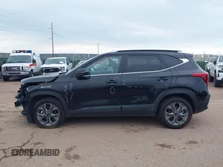 2024 Kia Seltos S z VIN KNDEUCAA9R7469448, wystawiony jako IAAI lot #40961491 z przebiegiem 26 742 mil mil oraz . Historia ofert i sprzedaży dostępna na DreamBid. Obrazek 14.