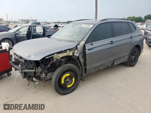 2022 Volkswagen Tiguan SE R-Line Black z VIN 3VVCB7AXXNM113777, wystawiony jako Copart lot #58150395 z przebiegiem 61 921 mil mil oraz Szkoda całkowita • Salvage title. Historia ofert i sprzedaży dostępna na DreamBid. Obrazek 1.