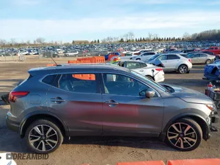 2017 Nissan Rogue Sport SL with VIN JN1BJ1CR8HW143280, listed as a IAAI auction lot 41493983 with 90,200 mi miles. Bid and sale history available at carsss.com. Image 14.