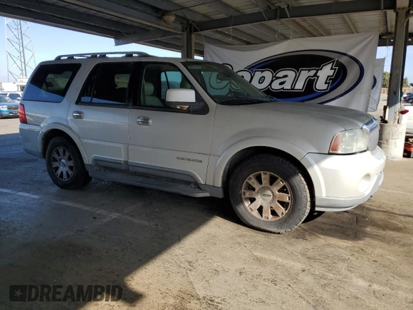 2004 Lincoln Navigator Luxury with VIN 5LMFU28R34LJ41588, listed as a Copart auction lot 59228125 with 200,699 mi miles and Clean title. Bid and sale history available at DreamBid. Image 4.