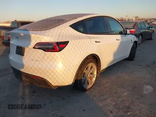 2023 Tesla Model Y Long Range z VIN 7SAYGDEE6PA061228, wystawiony jako IAAI lot #41371547 z przebiegiem 25 121 mil mil oraz . Historia ofert i sprzedaży dostępna na DreamBid. Obrazek 4.