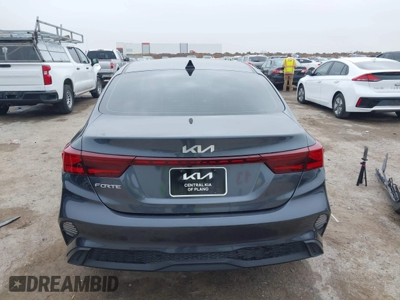 2023 Kia Forte LXS z VIN 3KPF24AD5PE682954, wystawiony jako IAAI lot #41510428 z przebiegiem 15 928 mil mil oraz . Historia ofert i sprzedaży dostępna na DreamBid. Obrazek 16.