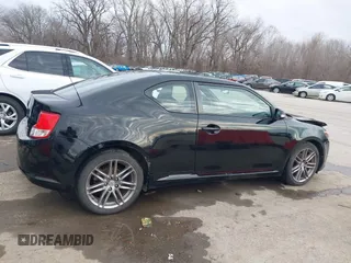 2012 Scion tC z VIN JTKJF5C72C3024241, wystawiony jako IAAI lot #41750123 z przebiegiem 136 695 mil mil oraz . Historia ofert i sprzedaży dostępna na DreamBid. Obrazek 13.