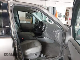 2005 Ford Explorer XLT with VIN 1FMDU73K15UB66258, listed as a IAAI auction lot 42339889 with 195,294 mi miles and . Bid and sale history available at DreamBid. Image 5.