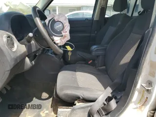 2013 Jeep Patriot Sport z VIN 1C4NJPBA5DD214479, wystawiony jako Copart lot #57442125 z przebiegiem 311 252 mil mil oraz Czysty tytuł • Clean title. Historia ofert i sprzedaży dostępna na DreamBid. Obrazek 7.