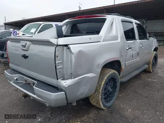 2011 Chevrolet Avalanche LT with VIN 3GNTKFE39BG212642, listed as a IAAI auction lot 41951335 with 221,950 mi miles. Bid and sale history available at carsss.com. Image 4.