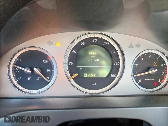 2008 Mercedes-Benz C 350 Sport z VIN WDDGF56X98R027676, wystawiony jako Copart lot #63007845 z przebiegiem 250 368 mil mil oraz Szkoda całkowita • Salvage title. Historia ofert i sprzedaży dostępna na DreamBid. Obrazek 9.