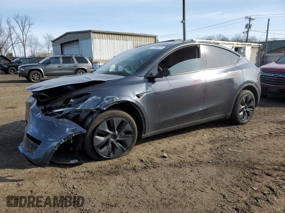 2025 Tesla Model Y Long Range with VIN 7SAYGDEE4SF291068, listed as a Copart auction lot 51204615 with 2,958 mi miles and Salvage Title. Bid and sale history available at DreamBid. Image 1.