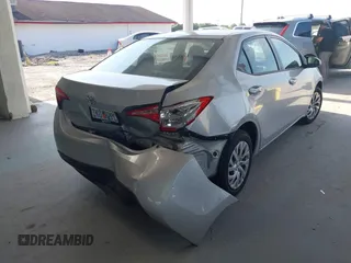 2018 Toyota Corolla L z VIN 5YFBURHE2JP827894, wystawiony jako IAAI lot #42295741 z przebiegiem 44 171 mil mil oraz . Historia ofert i sprzedaży dostępna na DreamBid. Obrazek 4.