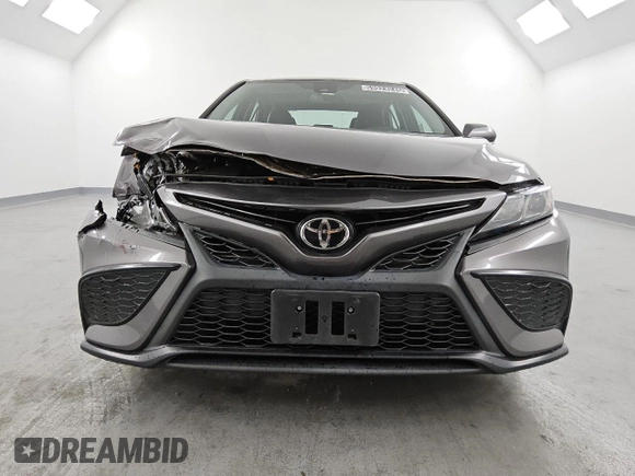 2022 Toyota Camry SE with VIN 4T1T11AK4NU633449, listed as a Copart auction lot 53923245 with 58,810 mi miles and Clean Title. Bid and sale history available at DreamBid. Image 7.