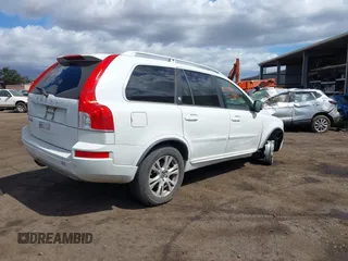2013 Volvo XC90 Premier Plus z VIN YV4952CY3D1657314, wystawiony jako IAAI lot #42477546 z przebiegiem 104 693 mil mil oraz . Historia ofert i sprzedaży dostępna na DreamBid. Obrazek 4.