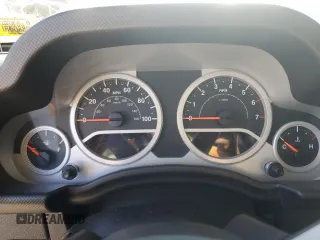 2010 Jeep Wrangler Sahara z VIN 1J4AA5D1XAL227305, wystawiony jako Copart lot #70165554 z przebiegiem Nie podano mil oraz Szkoda całkowita • Salvage title. Historia ofert i sprzedaży dostępna na DreamBid. Obrazek 9.