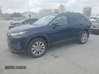 2024 Toyota RAV4 XLE Premium z VIN 2T3C1RFV3RW363581, wystawiony jako Copart lot #51659015 z przebiegiem 2 026 mil mil oraz Szkoda całkowita • Salvage title. Historia ofert i sprzedaży dostępna na DreamBid. Obrazek 1.