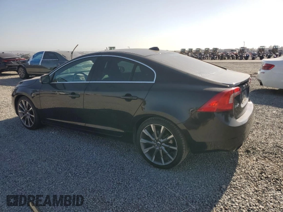 2015 Volvo S60 T5 Drive-E Premier z VIN YV126MFK6F2334600, wystawiony jako Copart lot #61436275 z przebiegiem 117 878 mil mil oraz Czysty tytuł • Clean title. Historia ofert i sprzedaży dostępna na DreamBid. Obrazek 2.