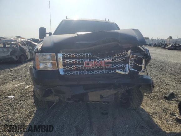 2011 GMC Sierra 2500HD Denali z VIN 1GT125C84BF262407, wystawiony jako Copart lot #59627705 z przebiegiem 155 259 mil mil oraz Szkoda całkowita • Salvage title. Historia ofert i sprzedaży dostępna na DreamBid. Obrazek 5.