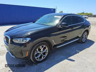 2024 BMW X4 xDrive30i z VIN 5UX33DT0XR9U58403, wystawiony jako Copart lot #56997005 z przebiegiem 29 893 mil mil oraz Tytuł czysty. Historia ofert i sprzedaży dostępna na DreamBid. Obrazek 1.