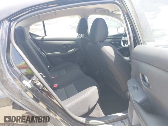2025 Nissan Sentra SV z VIN 3N1AB8CV7SY292715, wystawiony jako IAAI lot #42441271 z przebiegiem 5 623 mil mil oraz . Historia ofert i sprzedaży dostępna na DreamBid. Obrazek 8.