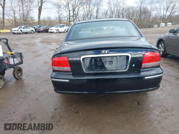 2005 Hyundai Sonata GLS with VIN KMHWF35H15A107824, listed as a IAAI auction lot 41724918 with 109,411 mi miles. Bid and sale history available at carsss.com. Image 16.