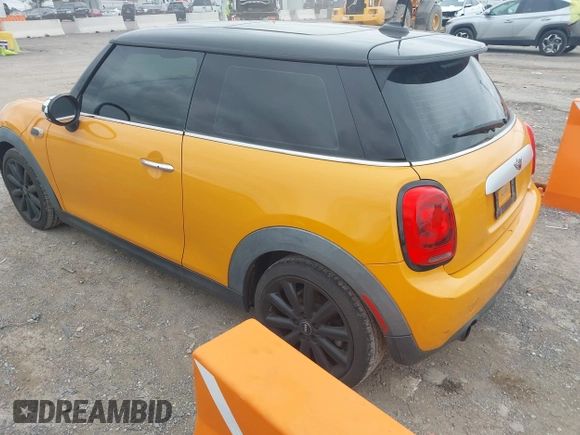 2015 MINI Hardtop with VIN WMWXM5C58FT942888, listed as a IAAI auction lot 42226391 with 61,935 mi miles and . Bid and sale history available at DreamBid. Image 3.