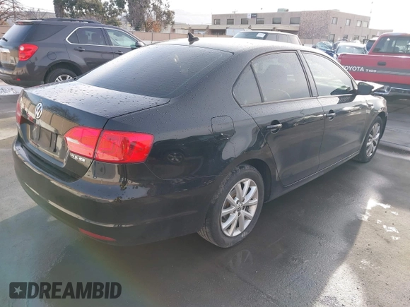 2012 Volkswagen Jetta Sedan SE w/Convenience PZEV with VIN 3VWDP7AJ3CM322336, listed as a IAAI auction lot 41572929 with 176,086 mi miles. Bid and sale history available at carsss.com. Image 4.