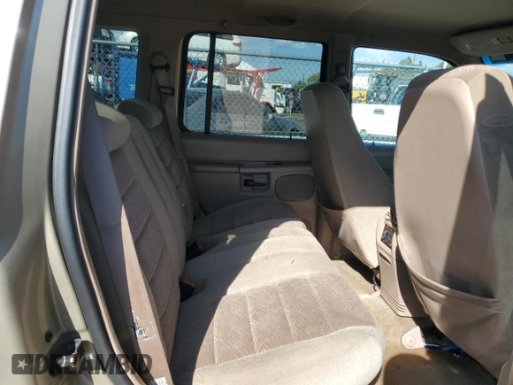 2000 Ford Explorer XLT z VIN 1FMDU83P1YZC26628, wystawiony jako Copart lot #69201664 z przebiegiem 219 384 mil mil oraz Nie do naprawy • Non repairable. Historia ofert i sprzedaży dostępna na DreamBid. Obrazek 11.