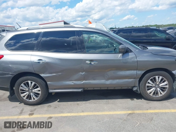 2018 Nissan Pathfinder S z VIN 5N1DR2MM9JC614833, wystawiony jako IAAI lot #42166948 z przebiegiem 157 647 mil mil oraz . Historia ofert i sprzedaży dostępna na DreamBid. Obrazek 13.