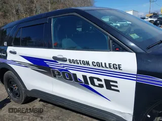 2022 Ford Police Interceptor Utility z VIN 1FM5K8AW4NNA02325, wystawiony jako IAAI lot #41584597 z przebiegiem 24 349 mil mil oraz . Historia ofert i sprzedaży dostępna na DreamBid. Obrazek 14.