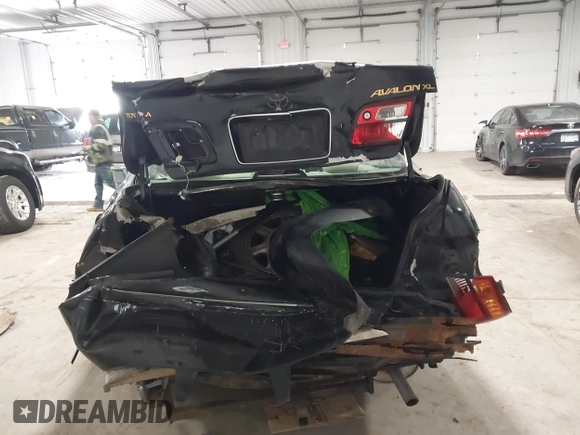 1998 Toyota Avalon XL with VIN 4T1BF18B5WU229340, listed as a IAAI auction lot 41957632 with 212,657 mi miles and . Bid and sale history available at DreamBid. Image 16.