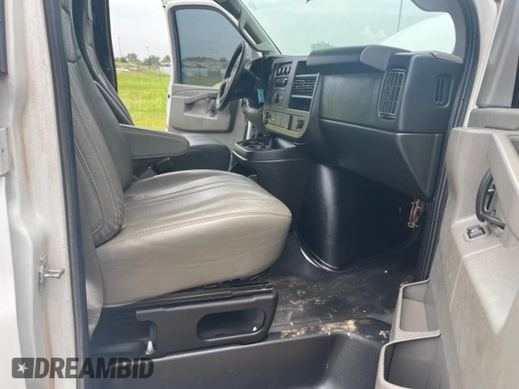 2017 Chevrolet Express Cargo with VIN 1GCWGAFFXH1119347, listed as a Copart auction lot 65611505 with 261,808 mi miles and Clean title. Bid and sale history available at DreamBid. Image 5.