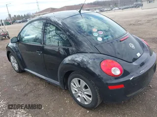 2010 Volkswagen New Beetle Coupe with VIN 3VWPW3AG6AM021330, listed as a IAAI auction lot 42094872 with 124,908 mi miles. Bid and sale history available at carsss.com. Image 3.