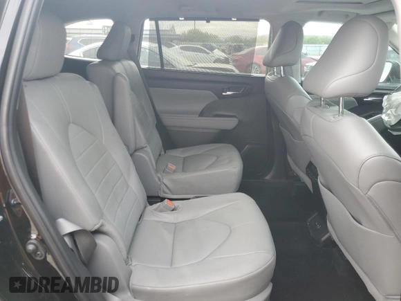 2024 Toyota Highlander LE with VIN 5TDKDRBH4RS542507, listed as a Copart auction lot 53318265 with 19,014 mi miles and Salvage title. Bid and sale history available at DreamBid. Image 11.