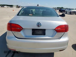 2012 Volkswagen Jetta SE z VIN 3VWDP7AJ0CM420885, wystawiony jako Copart lot #57722645 z przebiegiem 162 136 mil mil oraz Czysty tytuł • Clean title. Historia ofert i sprzedaży dostępna na DreamBid. Obrazek 6.