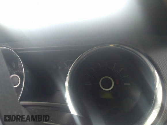 2013 Ford Mustang V6 с VIN 1ZVBP8EM8D5217087, выставлен на аукционе IAAI как лот 35534794 с пробегом Не указан миль и . История ставок и продаж доступна на DreamBid. Изображение 7.