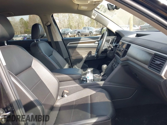 2021 Volkswagen Atlas 3.6L V6 SE w/Technology with VIN 1V2HR2CA9MC578058, listed as a IAAI auction lot 41784456 with 90,920 mi miles. Bid and sale history available at carsss.com. Image 5.