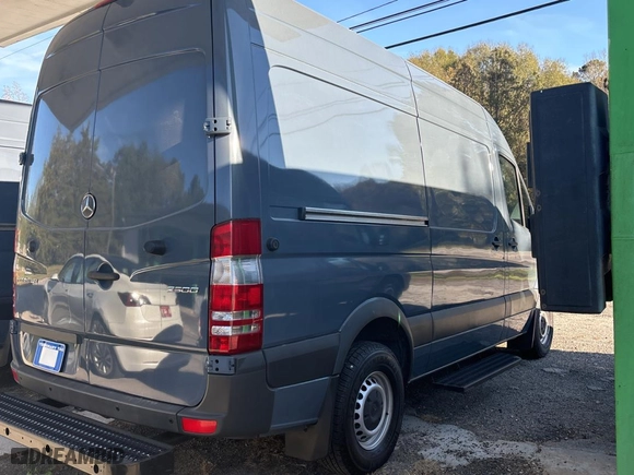 2018 Mercedes-Benz Sprinter Cargo Van Worker with VIN WD3PE7CD4JP643185, listed as a Copart auction lot 81592344 with 71,531 mi miles and Clean Title. Bid and sale history available at carsss.com. Image 4.