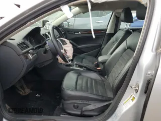 2015 Volkswagen Passat SEL Premium z VIN 1VWCS7A3XFC043208, wystawiony jako Copart lot #54766115 z przebiegiem 192 773 mil mil oraz Szkoda całkowita • Salvage title. Historia ofert i sprzedaży dostępna na DreamBid. Obrazek 7.