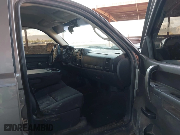 2013 Chevrolet Silverado 1500 LT with VIN 3GCPCSE00DG110686, listed as a IAAI auction lot 42034864 with 225,135 mi miles and . Bid and sale history available at DreamBid. Image 5.