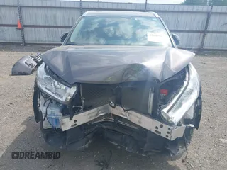 2019 Toyota Highlander SE with VIN 5TDKZRFH3KS353087, listed as a IAAI auction lot 42006593 with 74,214 mi miles and . Bid and sale history available at DreamBid. Image 6.
