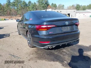 2019 Volkswagen Jetta GLI S z VIN 3VW5T7BU1KM156888, wystawiony jako IAAI lot #40778065 z przebiegiem 97 114 mil mil oraz . Historia ofert i sprzedaży dostępna na DreamBid. Obrazek 3.